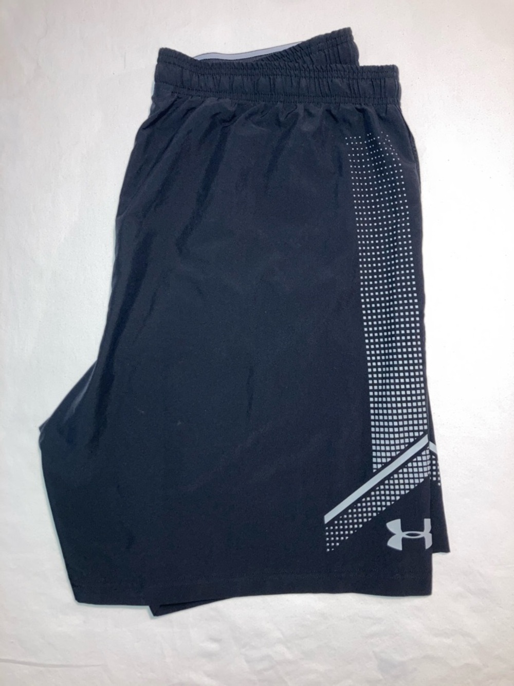 Under Armour Men’s Black Athletic Training Shorts with Logo (126)
